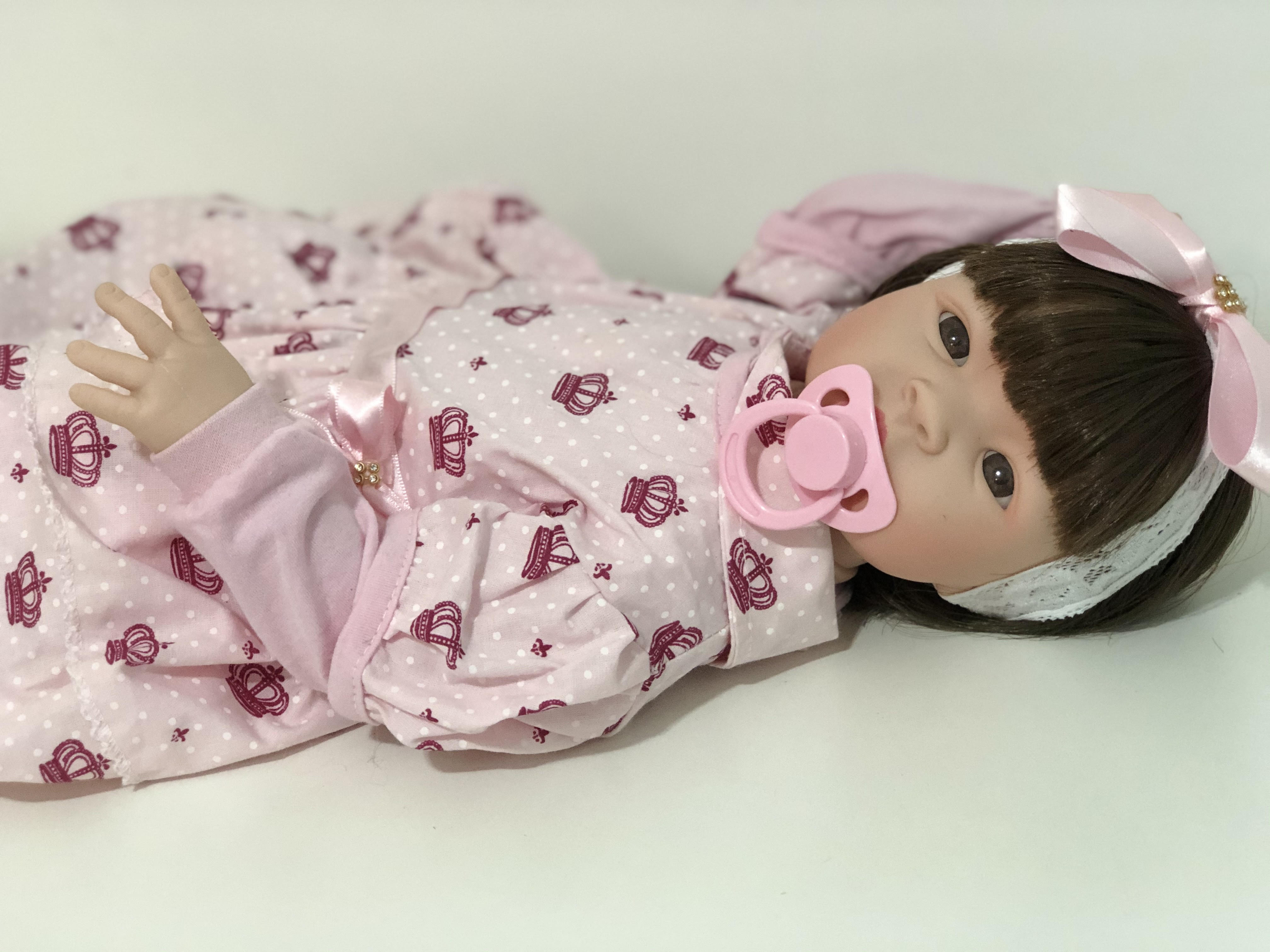 Bebe Reborn Menina com pelúcia - Pronta Entrega- Larinha - Pano- 42 cm
